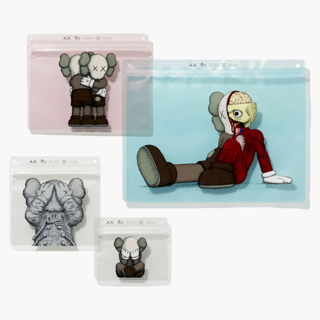 カウズ展 KAWS TOKYO FIRST「図録／KAWS×Pake®︎ Set」 カウズ展 KAWS TOKYO FIRST「図録／KAWS×Pake®︎ Set」
