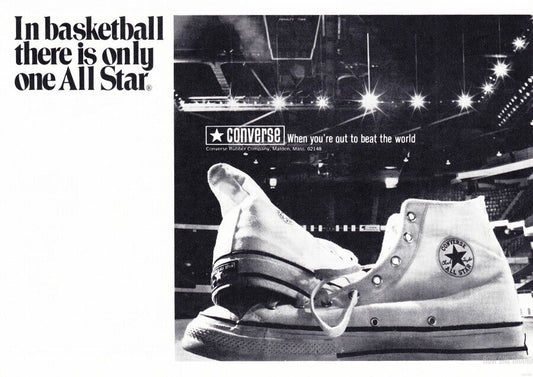 Converse Sneaker mit flacher Sohle – Warum der Kultschuh jetzt wieder voll im Trend liegt