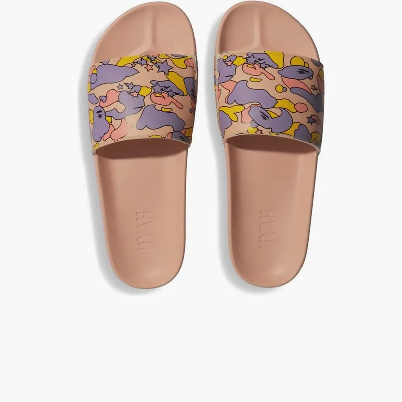 Una scimmia da bagno hayn slide rosa sta camo
