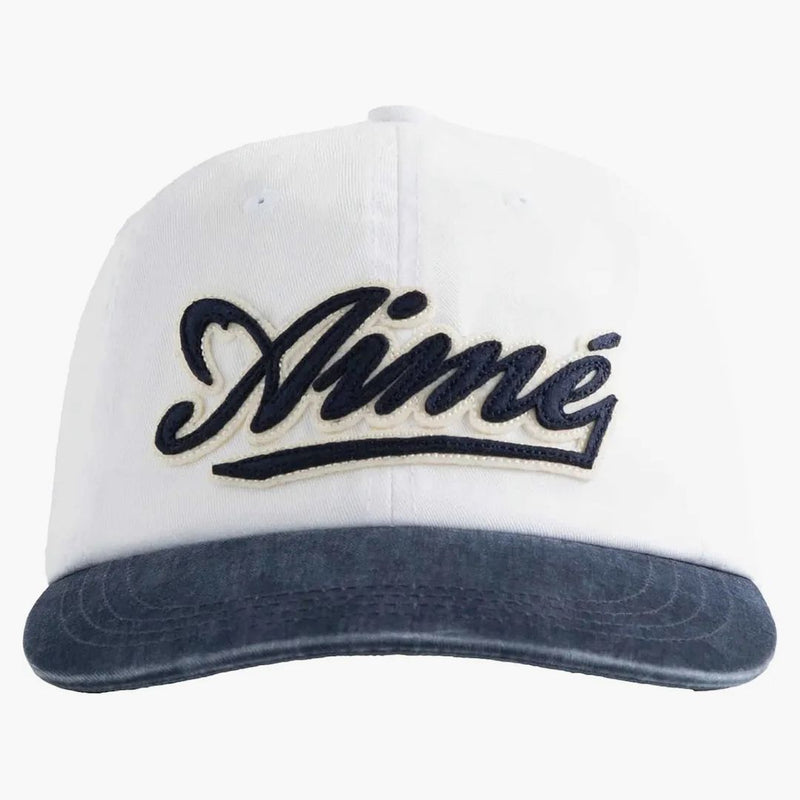 Logo Aime Leon Dore Cycling má bílé