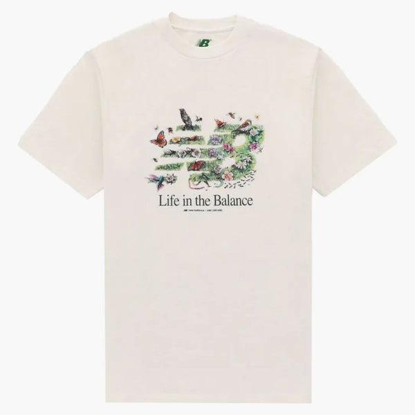 Aime Leon Dore x New Balance Livet i balansen grafisk tee off-white