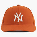 Aime Leon Dore x New Era Chain Stitch Yankees tiene naranja