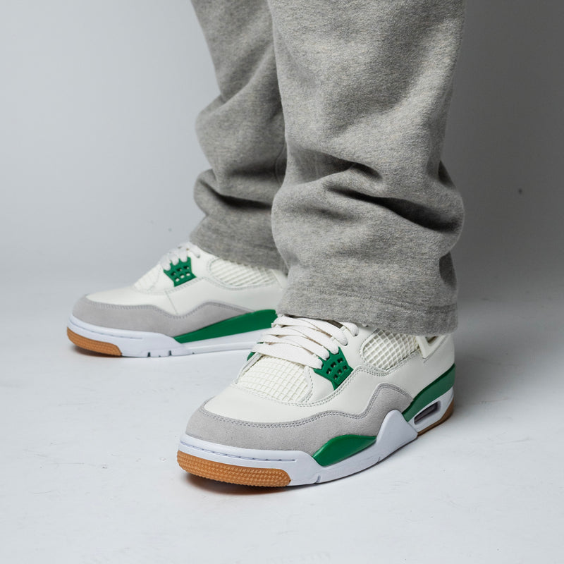 Air Jordan 4 SB Pine Green Model