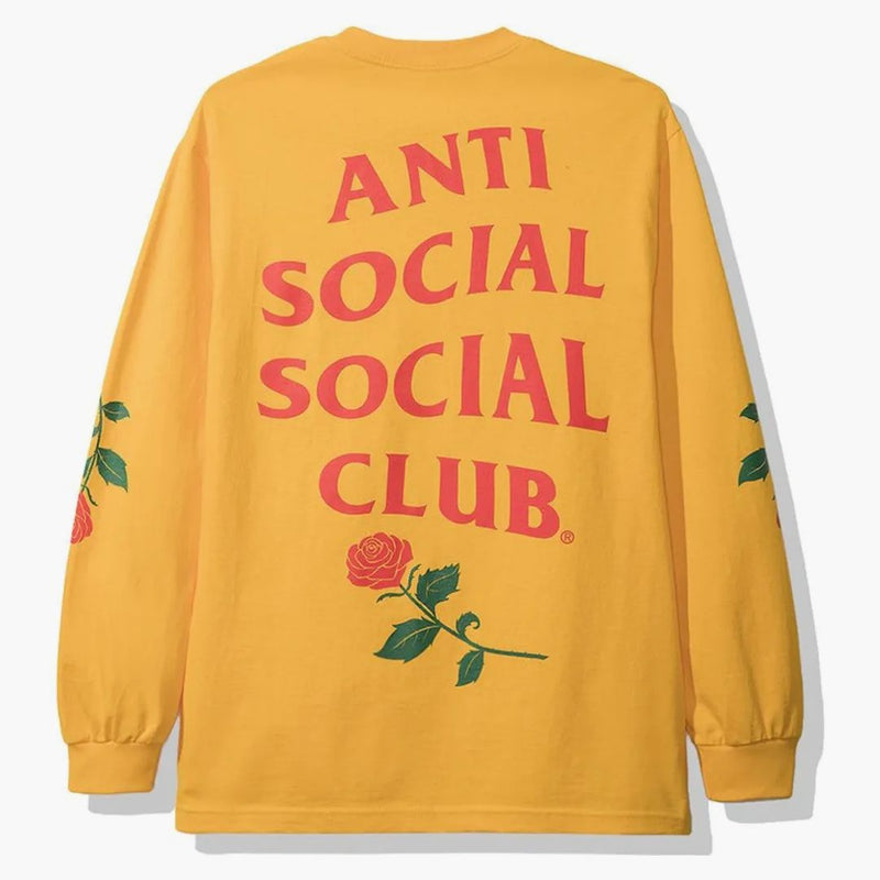 Fialky proti sociálním klubu jsou modrý čaj s dlouhým rukávem (FW19) žlutý