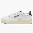 Cuero medallista de Autry Low Pestaña Brown White (mujer)