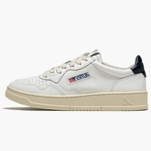 Autry Medalist Leather Low White Dark Blue (women's)