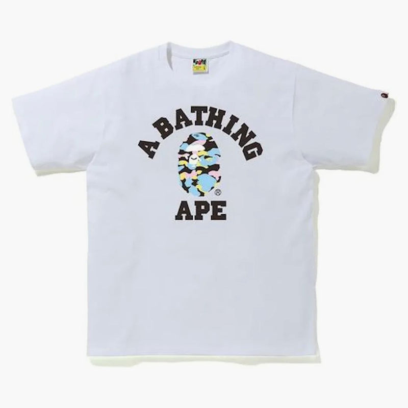 BAPE NOVÝ MULTI CAMO COLLEGE TEE WHITE