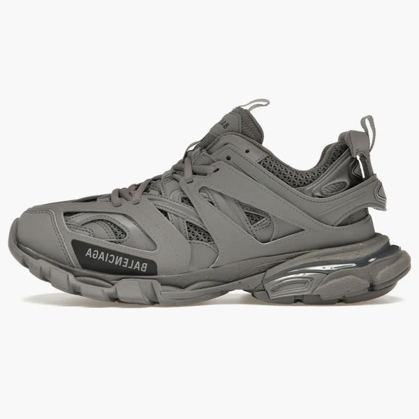 Balenciaga Track recykloval jediný středně šedý
