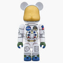 Bearbrick 1969 astronaut 100% a 400% bílý