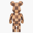 Bearbrick Karimoku Chess 1000% de madera