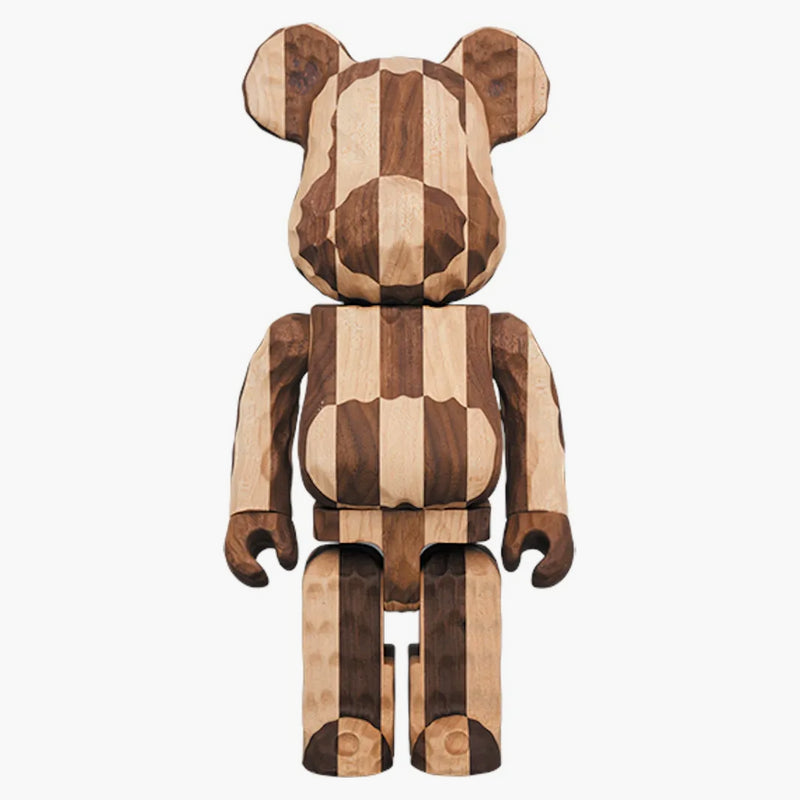 Fragment Bearbrick Karimoku vyřezávaný dřevěný podélný šach 400% dřevo