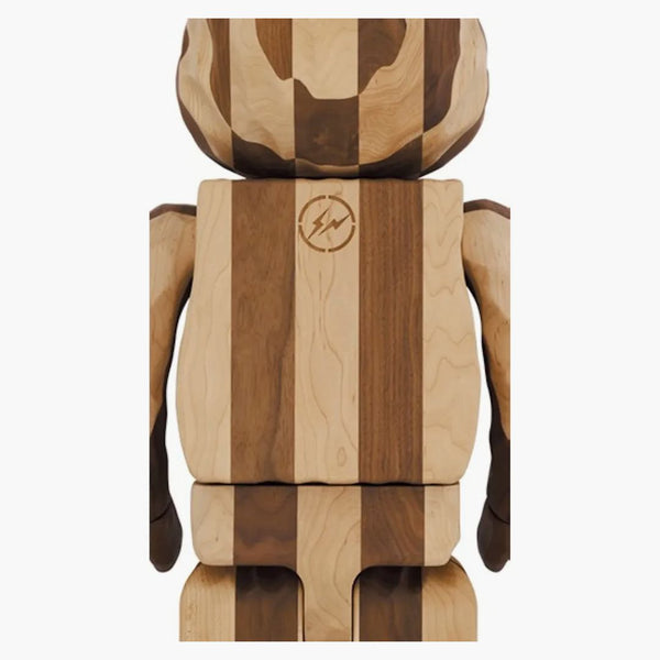 Design frammento di Karimoku Bearbrick Design longitudinale scacchi 1000%