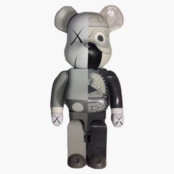 Bearbrick Kaws ha sezionato il 1000% grigio