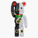 Bearbrick Maneki Neko Invitación Black X Fortune White 1000