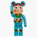 Bearbrick Maneki Neko Peko-chan modrá fosforescence 1000%