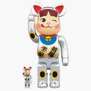 Bearbrick Maneki Neko Peko-chan stříbro