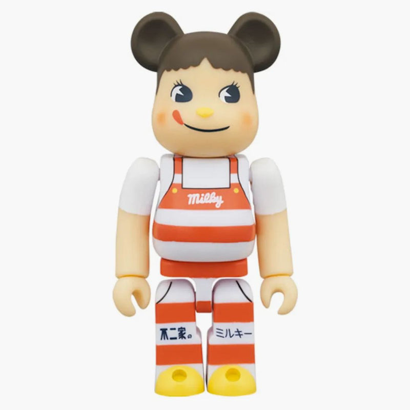 Bearbrick Peko-chan Milky Tricorn má design 100% a 400% set