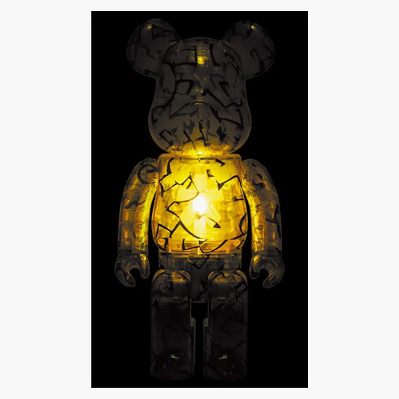 Bearbrick x Jimmy Choo X Eric Haze Curated By: Poggy 100% e 400% Impostazione in luce