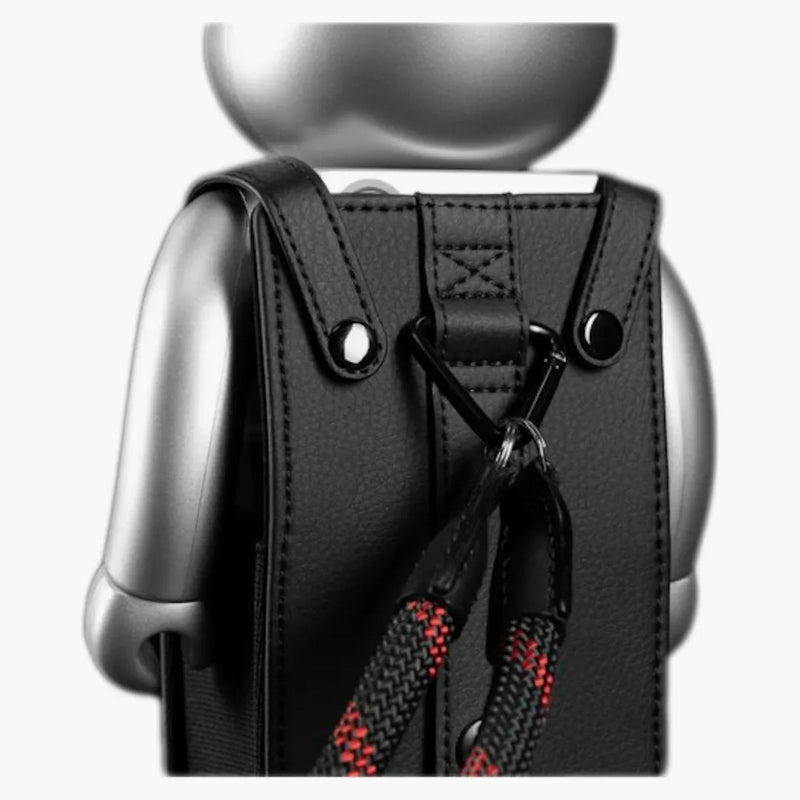 Bearbrick x Leica con cinghia e borsa per fotocamera 100% e 400%