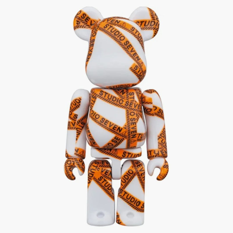 Bearbrick X Studio sedm 100% a 400% sada