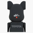 Bearbrick X Toyota (conduzca sus sueños adolescentes). 1000% negro