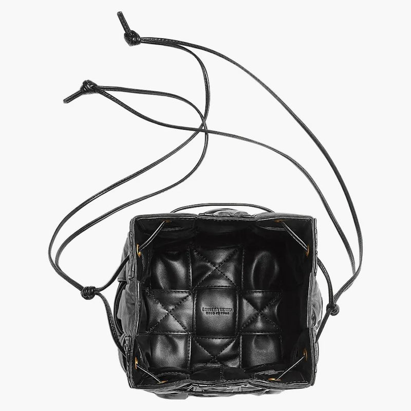 Bottega Veneta Plits Intreccio Casesette Bucket Crossbody Bag malé černé