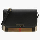 Burberry Hampshire Revise lienzo de cuero Crossbody negro/Archivo Beige