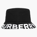 Burberry Reversible Logo Stampa di cotone Gabardine Bucket ha nero