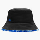 Burberry reversible para cheque de vellón tiene negro/caballero