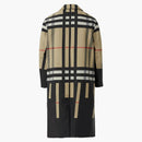 Burberry a fette controlla l'archivio del cappotto per auto in nylon beige