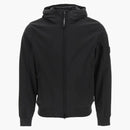 C.P. Chaqueta con cremallera en conjunto de lentes de la empresa negra