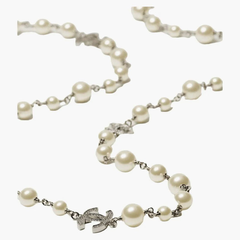 Logo Chanel CC długi naszyjnik Naszyjnik Rhinestone Silver/Pearl (A36121)