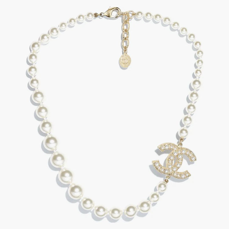 Chanel Glass Pearls Cc Necklace Gold/pearly White