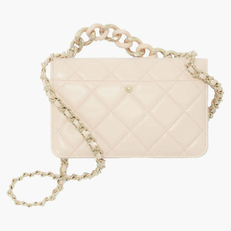 Portafoglio Chanel sul beige della luce a catena