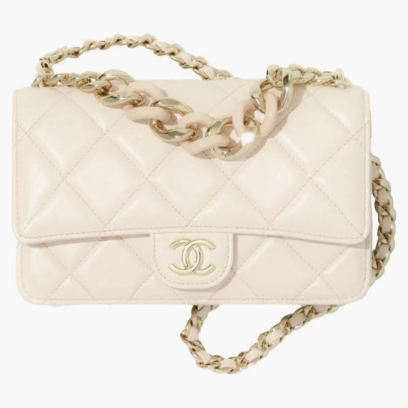 Portafoglio Chanel sul beige della luce a catena