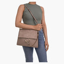 Chloe Faye Bolso de hombro Media Motty Gray