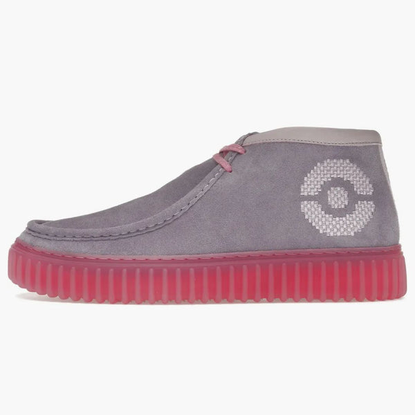 Clarks Torhill Prozkoumejte Pokémona Mewtwo