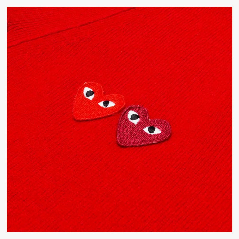CommE of the Garcons juega a doble corazón suéter rojo