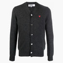 CommE of the Garcons juega Cardigan de lana de punto fino gris oscuro/rojo