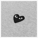 CommE of the Garcons Play Women's Black Heart Emblem Camiseta Gris