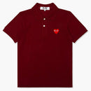 CommE of the Garcons interpreta al emblema rojo femenino Polo Borgoña