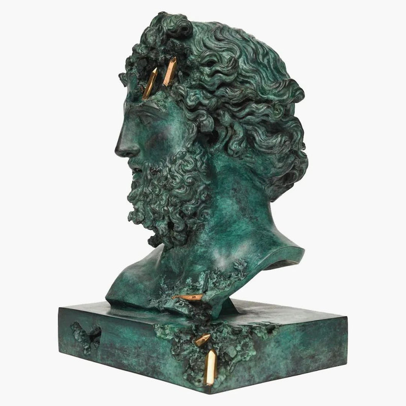 Daniel Arsham bronz erodoval sochu Jupiter