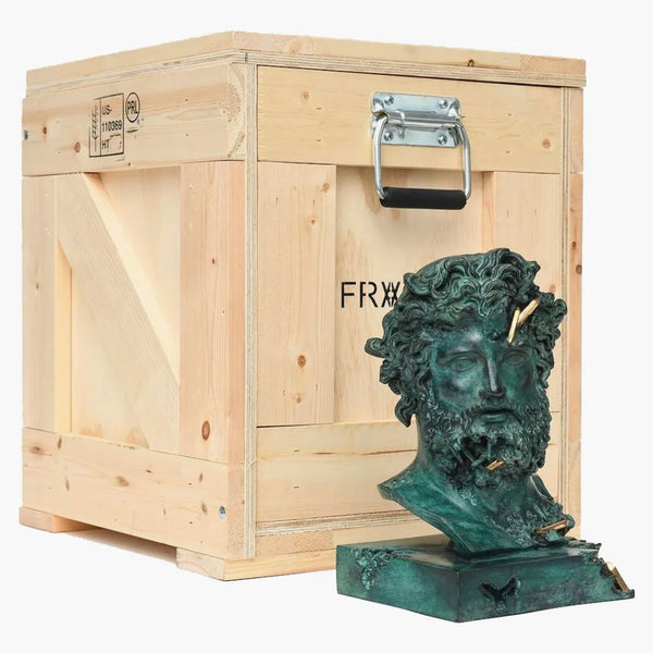 Daniel Arsham bronz erodoval sochu Jupiter