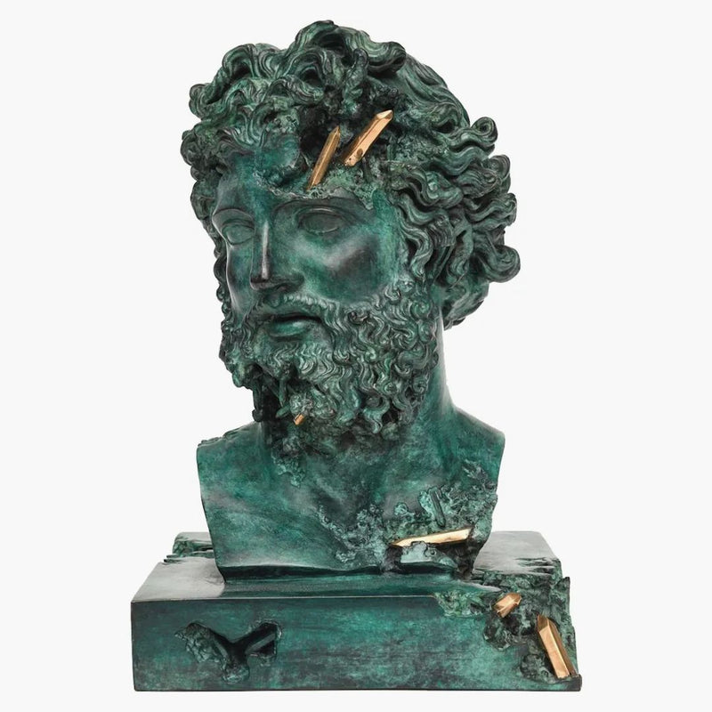 Daniel Arsham bronz erodoval sochu Jupiter