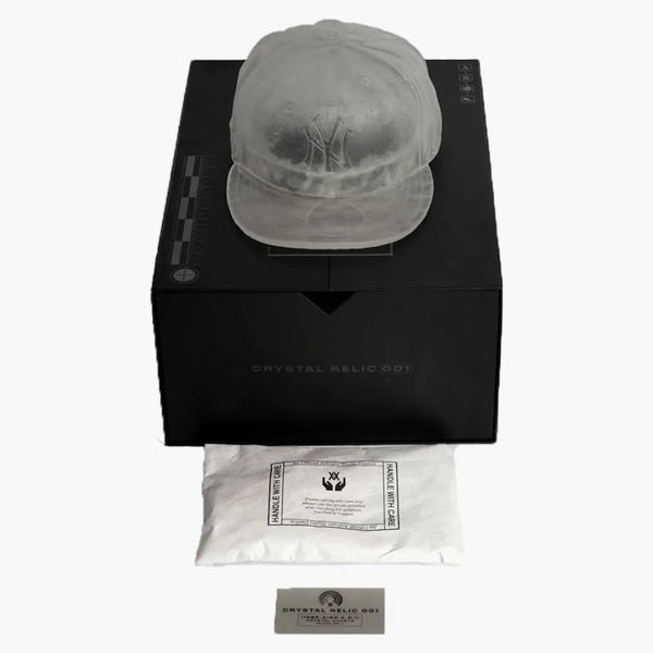 Daniel Arsham Crystal Relic 001 Baseball má průsvitný