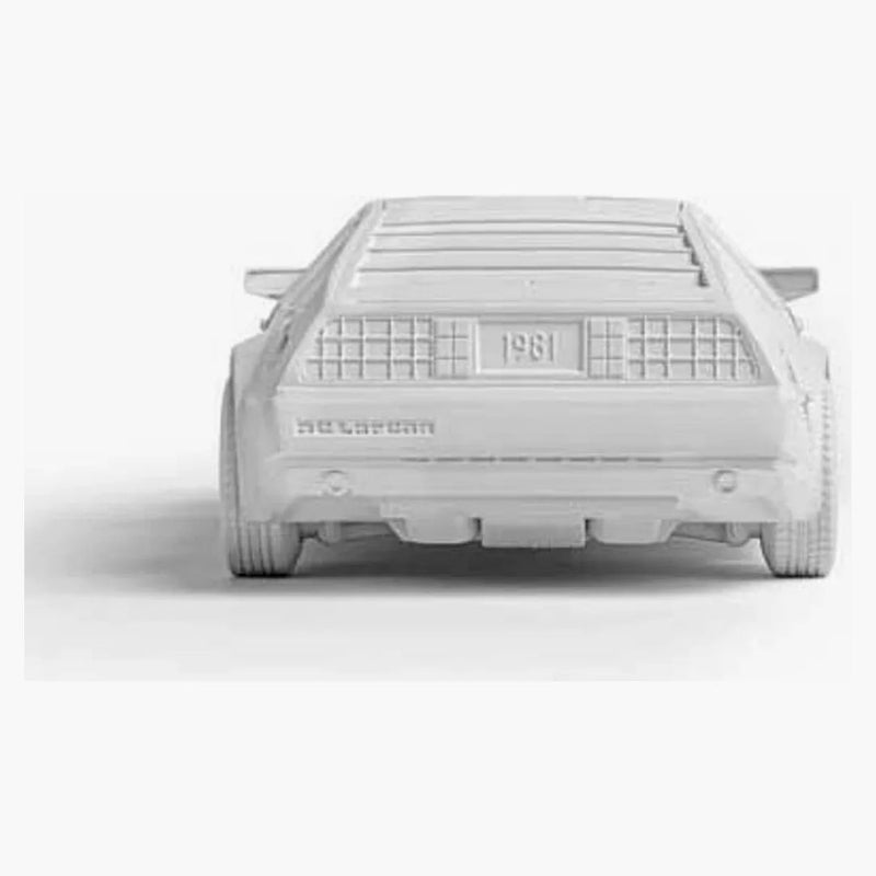 Daniel Arsham erodoval Deloreanskou postavu (vydání 500) White