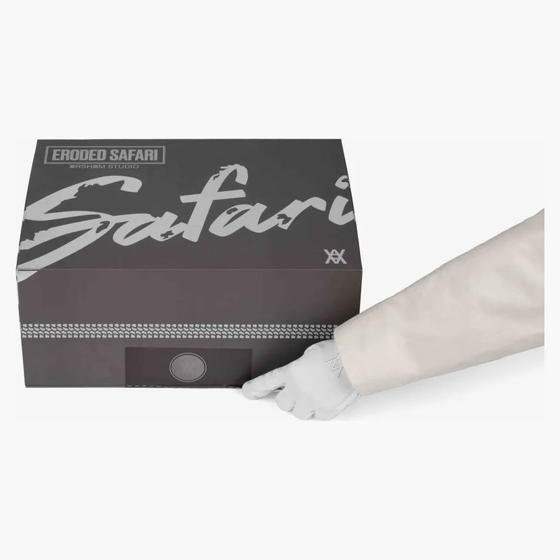 Daniel Arsham erodoval postavu Safari (vydání 500) šedá