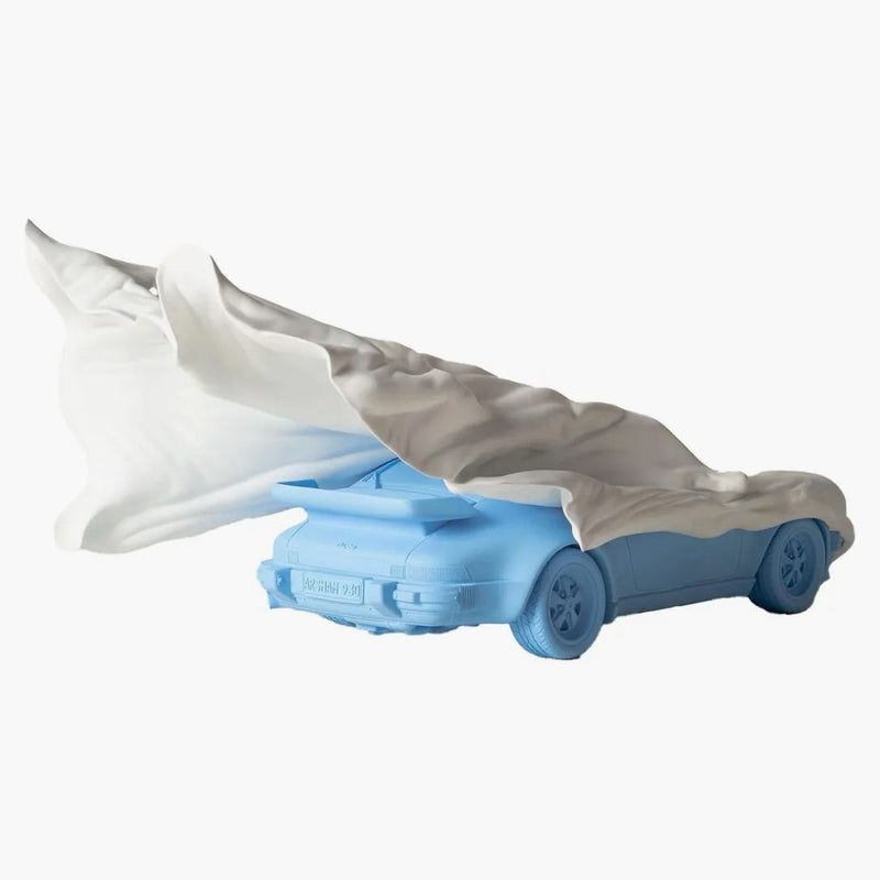 Daniel Arsham Veiled Porsche postava (vydání 500) modrá