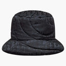 Il bucket di Dior X Erl ha il nero