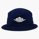 Dior x Jordan Wings Bucket má námořnictvo